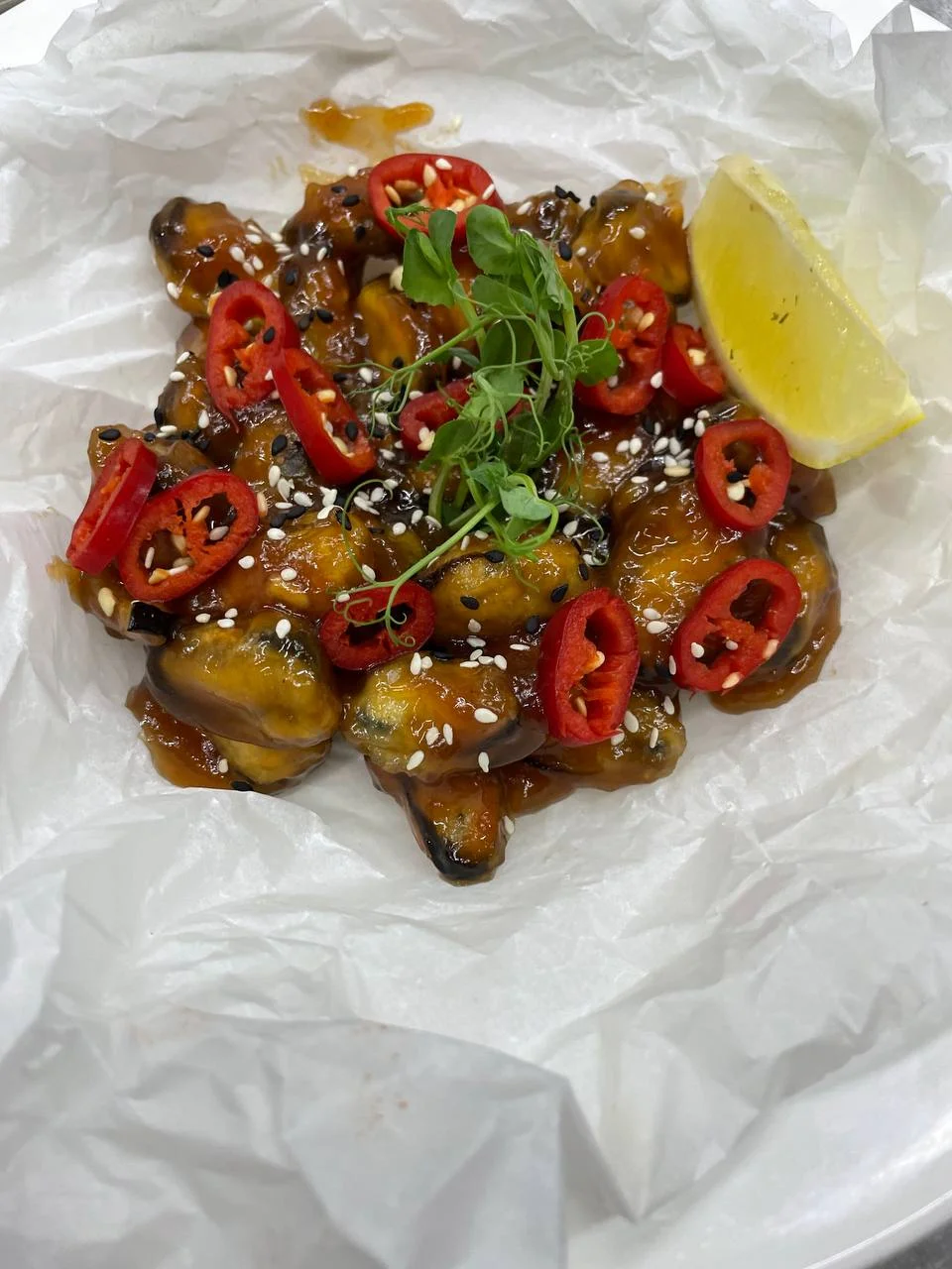 Пікантні мідії в кисло-солодкому соусі